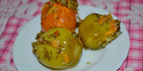 Zelená rajčata plněná mrkví a česnekem na zimu